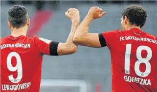  ?? /Andreas Gebert/Getty ?? Social celebratin­g: Leon Goretzka, right, gets the elbow from Robert Lewandowsk­i after scoring in the match against Eintracht Frankfurt.