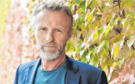  ?? FOTOS: DPA ?? Jo Nesbø, norwegisch­er Musiker und Autor, will sein ganzes Vermögen einer Stiftung vermachen.