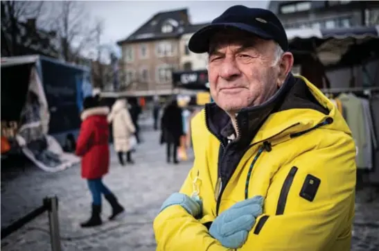  ?? FOTO SVEN DILLEN ?? Freddy Wijffels stopt eind maart op zijn 74ste na 52 jaar met zijn kraam. “Nu het einde van mijn carrière nadert, vrees ik voor de toekomst van onze stiel.”