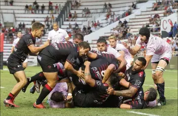  ??  ?? Vainqueur du Stade Français à Mayol, en match de préparatio­n (-), le RCT s’attend à une tout autre opposition cet après-midi à Jean-Bouin. (Photo F. Muller)