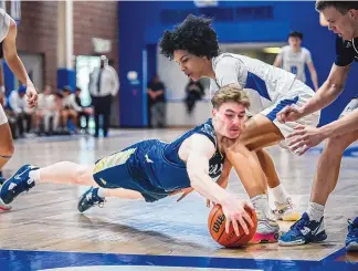  ?? ROBERTO E. ROSALES/JOURNAL ?? Ruidoso’s Ben Ferguson, bottom, dives for a loose ball trying to beat out Bosque’s Alex Starr, top, Saturday afternoon at Bosque School.