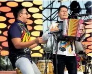  ??  ?? Fello Zabaleta y Jimmy Zambrano ganaron Congo de Oro en vallenato.