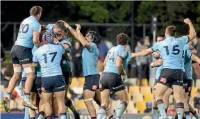  ?? GETTY IMAGES ?? The Waratahs celebrate after upsetting the Crusaders 24-21 in Sydney on Saturday night.