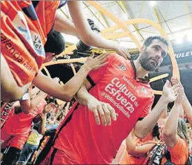  ?? FOTO: EFE ?? Fernando San Emeterio, todo un ídolo entre la afición de la Fonteta