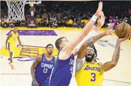  ?? MARK J. TERRILL AP ?? Lakers forward Anthony Davis (3) shoots as Clippers center Ivica Zubac defends.