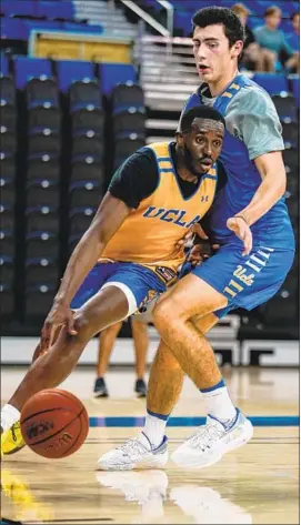  ?? Photograph­s by Kent Nishimura Los Angeles Times ?? UCLA’S Prince Ali drives to the basket during a preseason showcase at Pauley Pavilion. The redshirt senior guard scored a team-high nine points for the Gold.