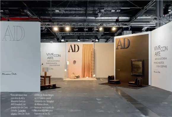  ??  ?? Vista del stand Vivir con Arte de AD y Massimo Dutti en ARCOmadrid, con producción de Cano Estudio. En la otra página: Obra Sin Título (2019) de Álvaro Negro, en F2 Galería, pared revestida con Terraplus de Matteo Brioni, butacas marroquíes de los años 50 y lámpara francesa de los 70.