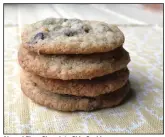  ??  ?? Almond Flour Chocolate Chip Cookies