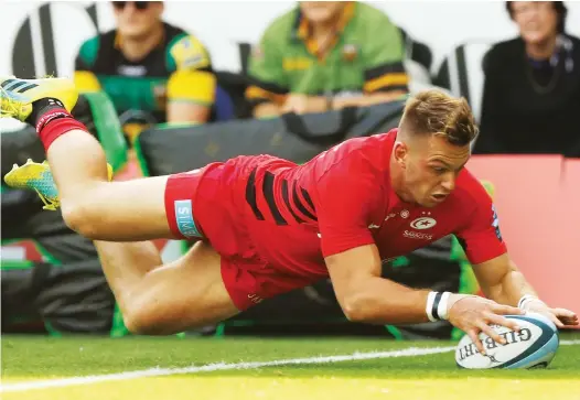  ?? PICTURES: Getty Images ?? Prolific: Alex Lewington dives over for the first of his two tries