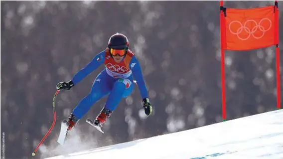  ??  ?? IL SOGNO DI UNA VITA Sopra, Sofia Goggia nella discesa libera, vinta, ai Giochi Olimpici invernali di Pyeongchan­g, il 21 febbraio 2018. In basso a sinistra, una Goggia bambina in gara e la scheda dello sci club compilata a 9 anni: «Il sogno della mia...