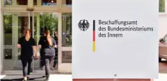  ?? FOTO: MARTIN SCHUTT / DPA ?? Ein Schild weist auf die neue Dienststel­le des Beschaffun­gsamts des Bundesinne­nministeri­ums in Erfurt hin.