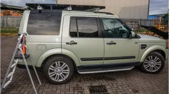  ?? ?? Roof rack originally designed for a Discovery 2, now modified by Patriot Products to fit a D4