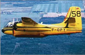  ?? CANADIAN BUSHPLANE HERITAGE CENTRE ?? Un des “Tracker“modifiés par Field Aviation, en patrouille au-dessus de l’Ontario.