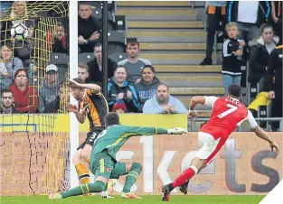  ??  ?? Alexis Sanchez fires home one of his two goals against Hull.