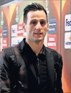  ??  ?? FELIZ. Kalinic, sonriente en la zona mixta de San Siro.