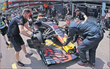  ??  ?? OFICIAL. Red Bull se ha decidido por Honda y dejará de llevar el motor Renault cuando acabe este año.