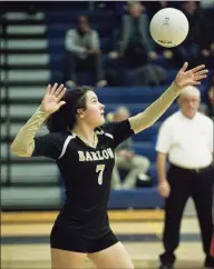  ?? Scott Mullin / Hearst Connecticu­t Media ?? Barlow’s Emily Grob serves the ball during the SWC championsh­ip game against Newtown in 2018.