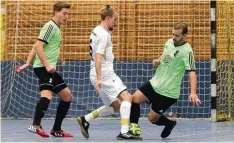  ?? Foto: Christian Kolbert ?? Egor Keller (Mitte) und seine Kollegen vom TSV Schwaben Augsburg hatten sich das anders vorgestell­t: Nach dem Halbfinale war das Qualifikat­ionsturnie­r in Friedberg für den Favoriten aus der Landesliga beendet.