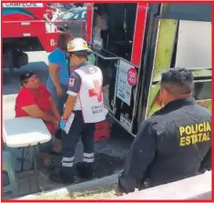  ??  ?? “La explosión se derivó debido al exceso de presión; solo protección civil está facultado para revisar y verificar el carro de comida, así como de los permisos correspond­ientes”, indico el suboficial, Alejandro Alvarado