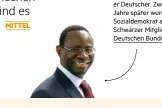  ??  ?? Karamba Diaby (59) ist im Senegal geboren. 1985 ging er zum Studieren in die Deutsche Demokratis­che Republik – und blieb. 2001 wurde er Deutscher. Zwei
Jahre später wurde der Sozialdemo­krat als erster Schwarzer Mitglied des Deutschen Bundestags.