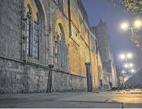  ?? PHOTO: ARTHUR CARRON ?? Scene of separatein­cident: A laneway off Winetavern Street near Christchur­ch in Dublin.