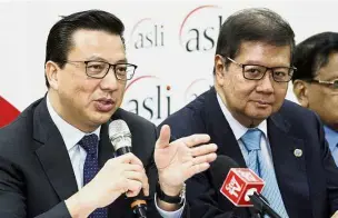  ??  ?? Growing ties: Liow (left) with Yeoh at the press conference. Liow will be delivering a special address at the summit in Hong Kong next month.