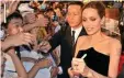  ?? FOTO: YOSHIKAZU / AFP VIA GETTY ?? Fanpflege mit links: Filmstar Angelina Jolie.