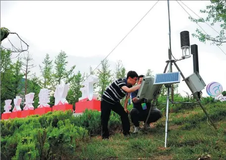  ?? PROVIDED TO CHINA DAILY ?? Team members from the Shaanxi Meteorolog­ical Bureau install equipment to ensure smooth proceeding­s during the torch-lighting ceremony in Yan’an, Shaanxi province, for the 14th National Games.