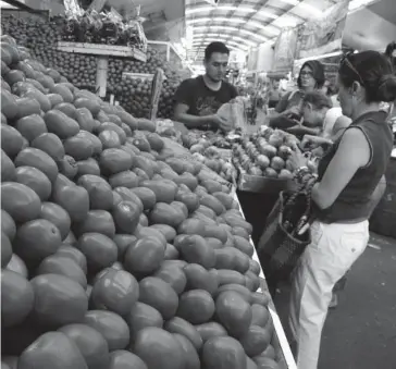  ?? FOTO: AGENCIA REFORMA ?? > Tomate vendido en mercados.