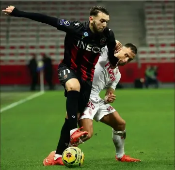  ?? (Photo Dylain Meiffret ?? Amine Gouiri retrouve Ruben Aguilar à l’allianz Riviera cet après-midi.