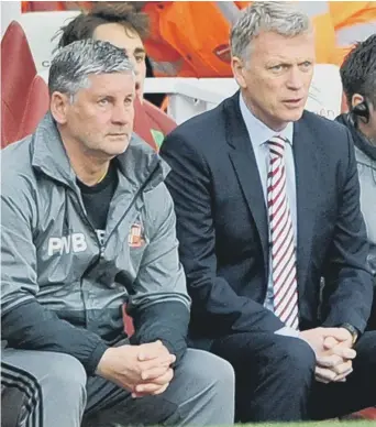  ??  ?? Sunderland boss David Moyes (right) and coach Paul Bracewell watch the Cats succumb at Arsenal in midweek.