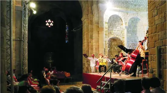  ?? EUROPA PRESS ?? Interior de la iglesia de Vilabertra­n en la que se celebra la Shubertíad­a