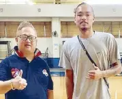  ??  ?? AMA head coach Mark Herrera with first round draft prospect Joshua Munzon.