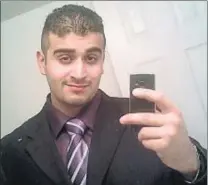  ??  ?? Omar Mateen, aficionado a las selfies, es presentado por su exmujer como bipolar