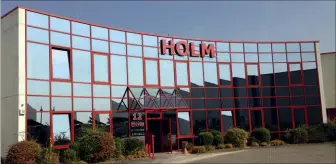  ??  ?? Der alte Firmensitz in der Hamburger Innenstadt wurde für die Holm GmbH im Jahre 2014 zu klein. Daher verlegte das Unternehme­n seinen Sitz in größere Räumlichke­iten ins Gewerbegeb­iet Hermann Wüsthof-Ring
