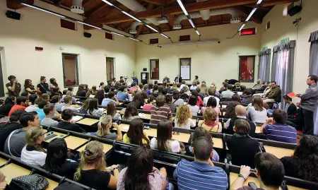  ??  ?? Alla prova Gli studenti dell’Alma Mater non troveranno più docenti che non accettano il loro rifiuto a un voto d’esame