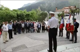  ?? (Photo J.A.) ?? Le nouveau maire a rétabli la commémorat­ion du -Mai.