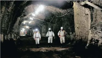  ?? PHOTO: REUTERS ?? Mine workers are seen undergroun­d at Gold Fields South Deep mine in Westonaria, 45km south-west of Johannesbu­rg.