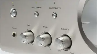  ??  ?? Der Analog Mode des PMA-2500NE deaktivier­t auf Wunsch die gesamte digitale Sektion des Stereo-vollverstä­rkers