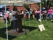  ?? THOMAS GASE — TIMES-HERALD ?? Solano District Attorney candidate Sharon Henry speaks to the crowd in Benicia Saturday at a Roe vs. Wade rally.