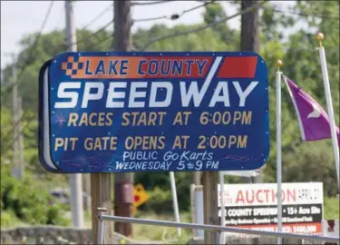  ?? JONATHAN TRESSLER — THE NEWS-HERALD ?? The sign marking the entrance to the Lake County Speedway at 500 Fairport Nursery Road in Painesvill­e Township appears in this photo. Behind it, another advertises the April 21 live auction for the property, which yielded no takers.