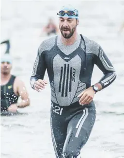  ??  ?? Michel Mallet (à gauche) et Pierre-Marc Haché, tous deux originaire­s de la Péninsule acadienne, participer­ont ce dimanche à l’événement caritatif Big Swim qui réunira 49 nageurs dans le détroit de Northumber­land. - Gracieuset­é