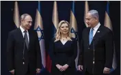  ?? HEIDI LEVINE — POOL PHOTO ?? Israeli Prime Minister Benjamin Netanyahu and his wife, Sarah, stand with President Vladimir Putin at Netanyahu’s official residence in Jerusalem on Thursday.