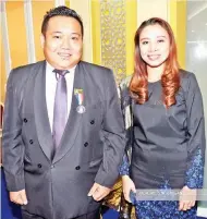  ??  ?? MINAMI bersama isterinya, Ritah Aloysius juga bertugas di RTM Sabah.