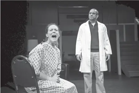  ?? MARK FROHNA ?? Carrie Gray (left) portrays a mother who struggles with bipolar disorder in the rock musical "Next to Normal."