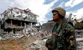  ?? —JEOFFREY MAITEM ?? The five-month war between government troops and terrorists led by the Maute group has left Marawi City’s business district in ruins.