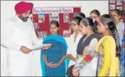  ??  ?? Local MP Gurjit Singh Aujila interactin­g with the students of Khalsa College for Women in Amritsar on Thursday. HT PHOTO