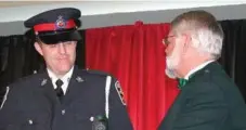  ?? DURHAM REGIONAL POLICE SERVICE ?? Durham police Const. Phil Edgar is seen here, in 2010, receiving an award for his ability to find stolen cars and stop suspicious vehicles.