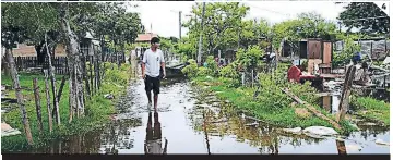 ??  ?? 4 Tres días de lluvias han dejado inundacion­es y caos en Centroamér­ica. 4