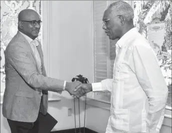  ?? (Ministry of the Presidency photo) ?? President David Granger greeting Opposition Leader Bharrat Jagdeo upon his arrival at State House yesterday afternoon.